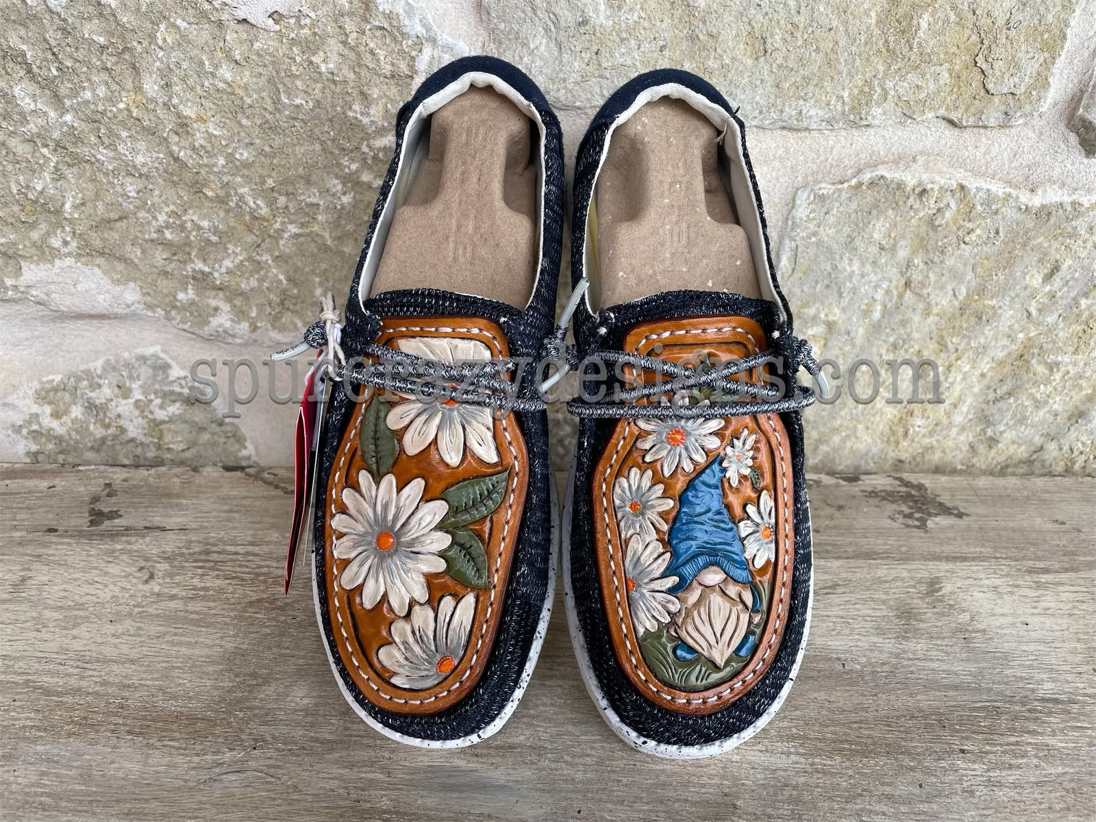 Gnome and Daisies Ladies Shoes – Spur Crazy Designs